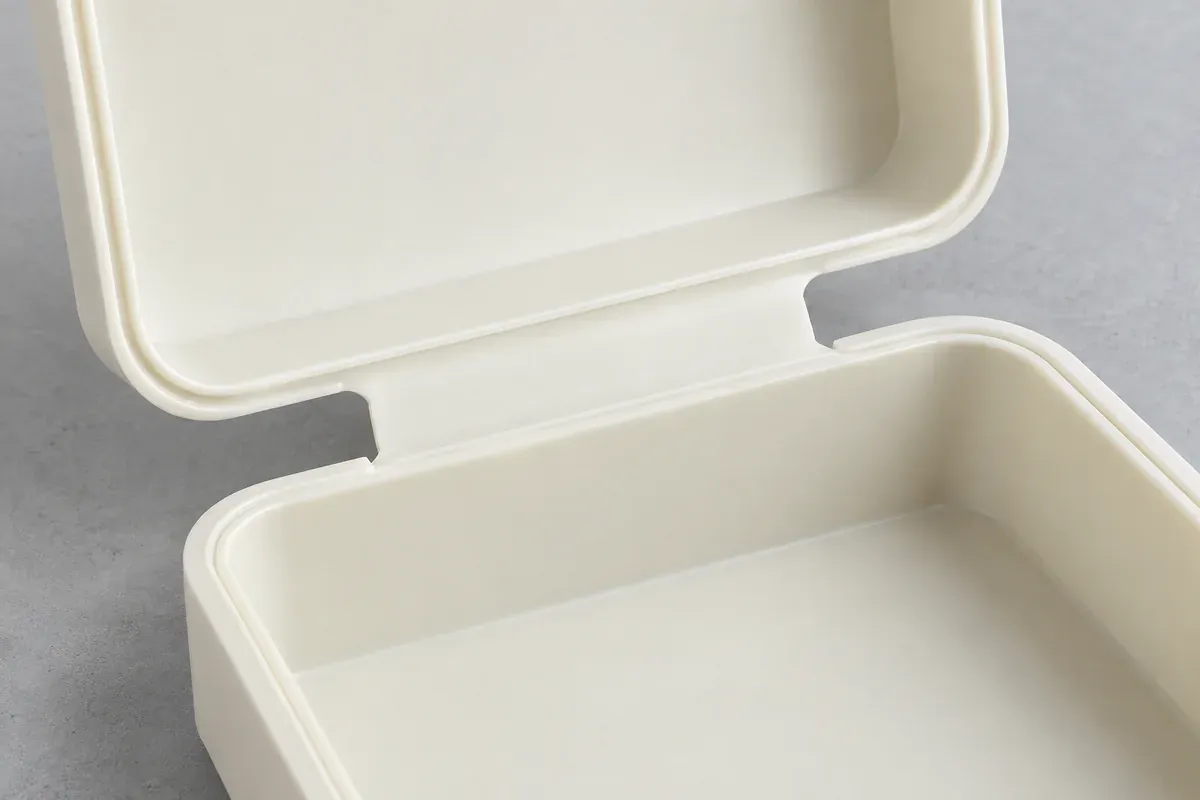 Thin hinge web beside a rigid frame with an uninterrupted flexure region