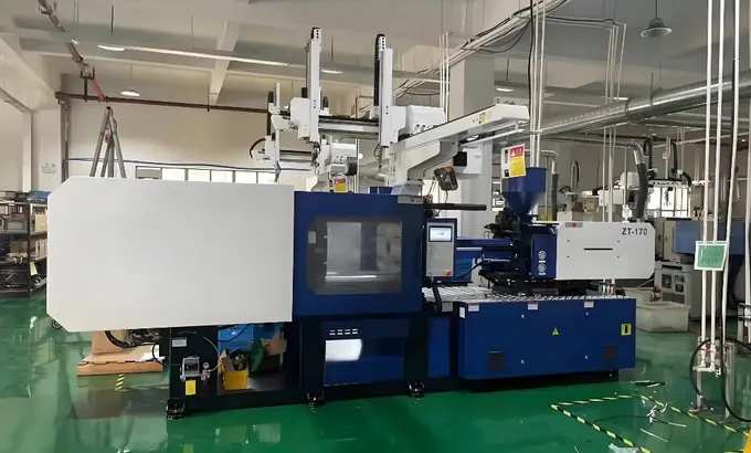 Injection molding machine of right tonnage for big parts
