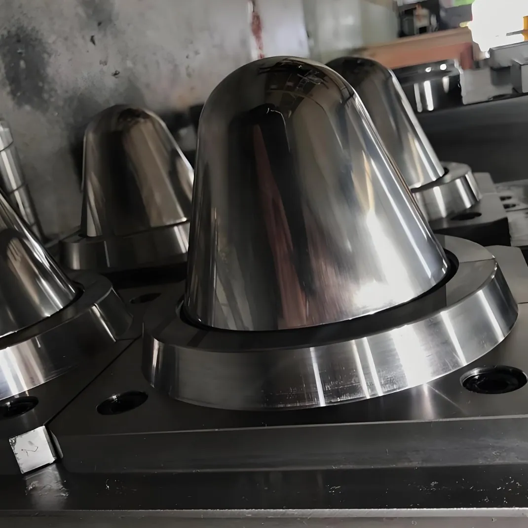 PET injection molding tooling