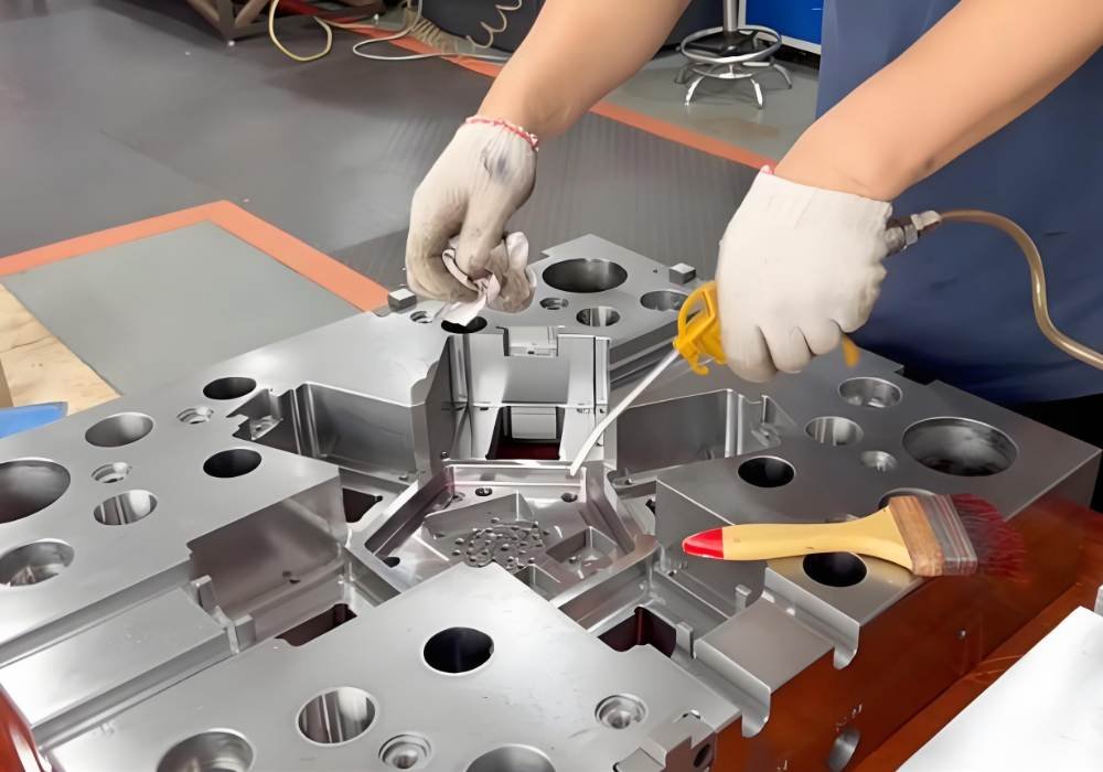 What Factors Influence the Choice of Injection Molding Process