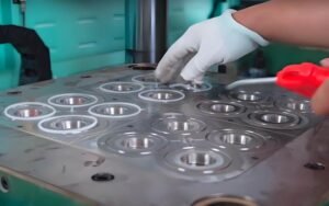 Литье под давлением LSR против литья под давлением HCR