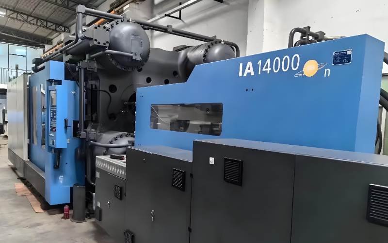 1400 ton injection machine