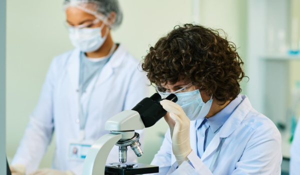 ISO 10993 vs. USP Class VI Key Differences in Biocompatibility Testing ISO 10993 vs. USP Class VI: Key Differences in Biocompatibility Testing